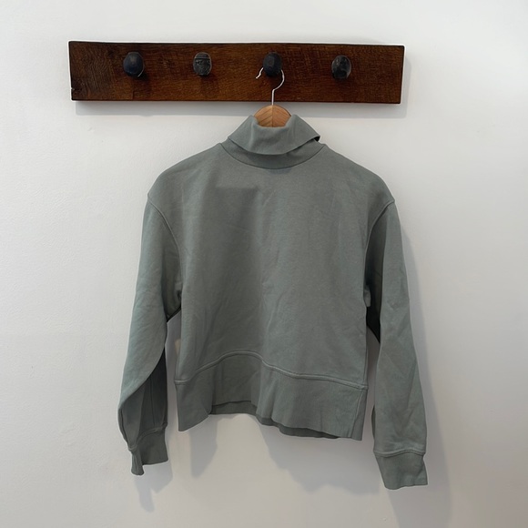 Super soft Zara turtleneck sweatshirt, Mint color, size S
